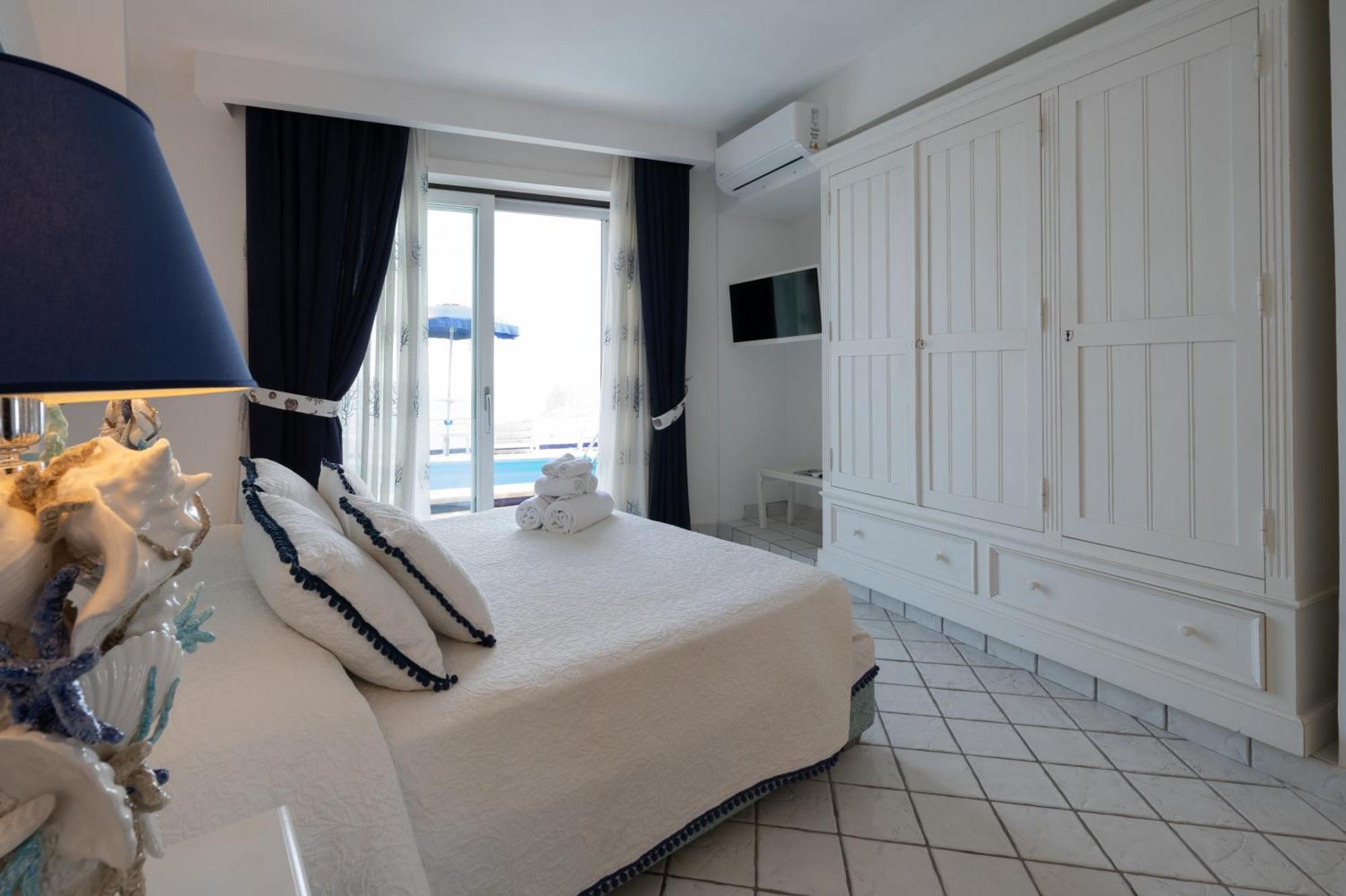 Relais Bijoux Ischia Bed & Breakfast Exterior photo